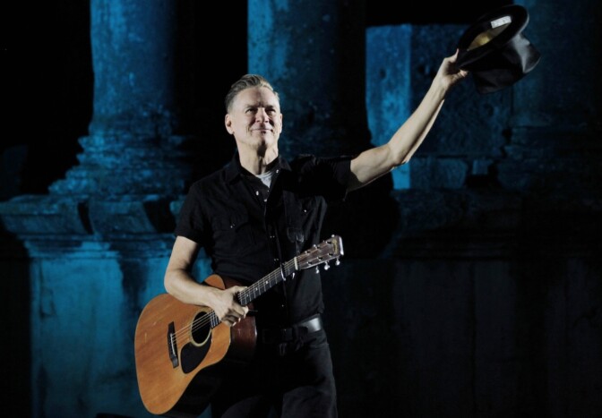 Bryan Adams coveroi Stevie Wonderia kovan luokan vierailijoiden kanssa – tältä meno näytti