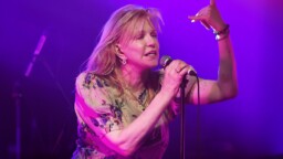 Courtney Love kertoo miltei kuolleensa vuonna 2019 – ”Menetin kaikki hiukseni ja painoin noin 45 kiloa”