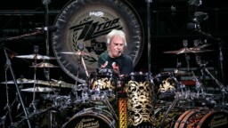 ZZ Top -rumpali Frank Beard on kuollut