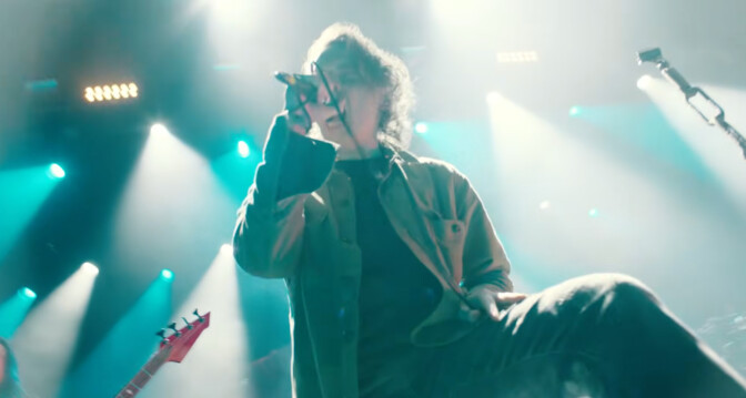 Miten sujuu My Chemical Romancen laulajalta äärilaidan metallimusiikki? Kiintoisa keikkavideo julki