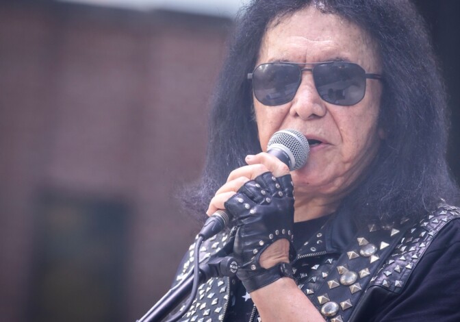 Gene Simmons kertoo, miksi jaksaa vetää nahkahousut jalkaan ja nousta lavalle ilta toisensa jälkeen vielä Kissinkin lopetettua