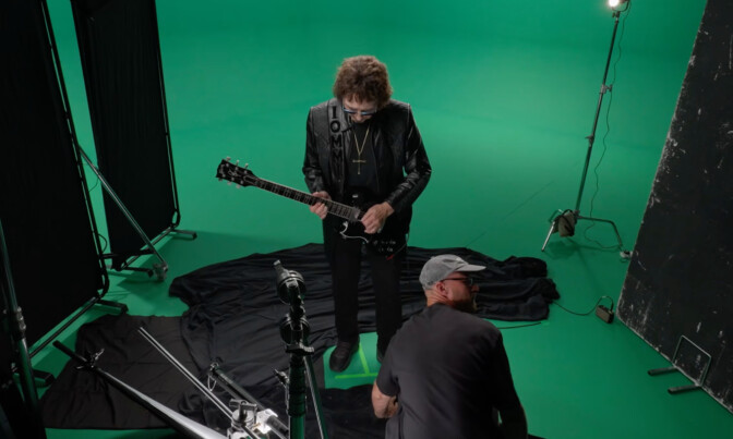 Kurkistus kulisseihin: Tony Iommi näyttää, mitä kaikkea tapahtui miehen tuoreimman musiikkivideon kuvauksissa