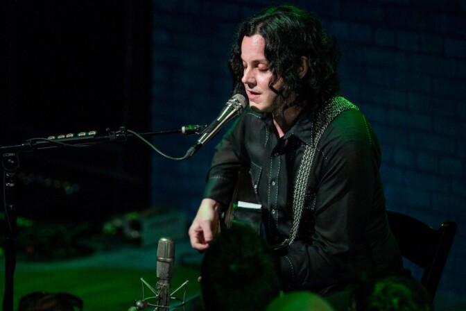Jack White teki kunniaa Dolly Partonille – soitti vanhan White Stripesin cover-bravuurin pitkän tauon jälkeen