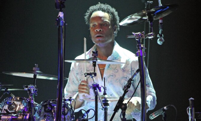 Earth, Wind & Fire -rumpali on vaivutettu koomaan – sai sairaskohtauksen juuri ennen keikkaa