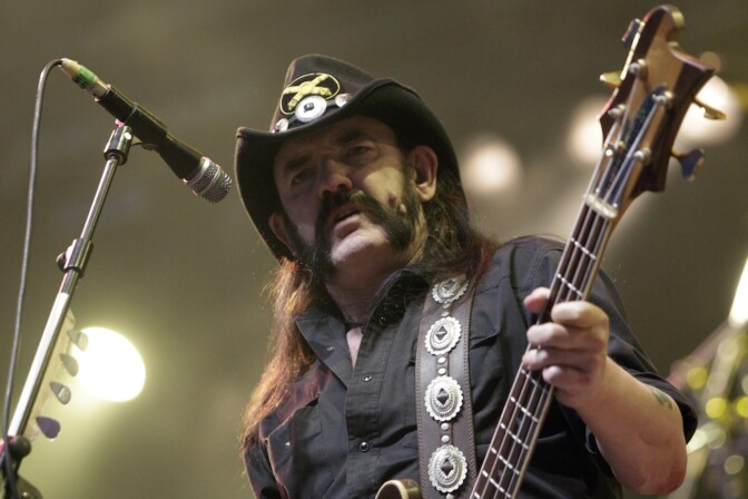 Lemmy Kilmister näki AC/DC:n ennen kuin yhtye räjäytti pajatson – vertailukohta löytyi The Beatlesistä ja Rolling Stonesista