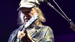 Neil Young julkaisee uuden albumin – ensimaistiaisella mittaa 11 minuuttia