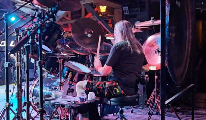 Nicko McBrain soittohommissa – näin syrjään vetäytyneeltä Iron Maiden -veteraanilta sujuvat soittohommat nykyään