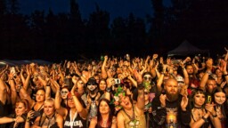 Saarihelvetti tarjosi tiukkaa metallia ja vähän tragediaakin – Raportti ja kuvat