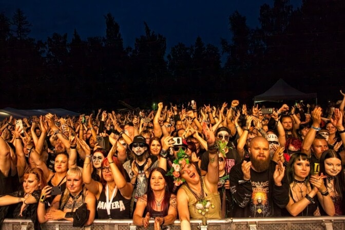 Saarihelvetti tarjosi tiukkaa metallia ja vähän tragediaakin – Raportti ja kuvat