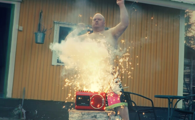Turmion Kätilöt julkaisi uuden, raivokkaan singlen – musiikkivideo on tuttuun tapaan kelpo sekoilua