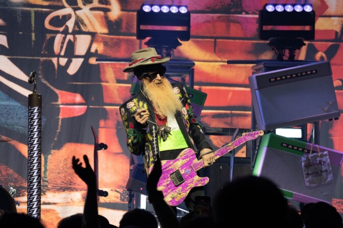 ZZ Top palasi tien päälle – Billy Gibbons puhutti yleisöä ensimmäistä kertaa Frank Beardin kuoleman jälkeen