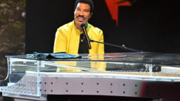 Lionel Richie vietiin sairaalaan suoraan keikalta