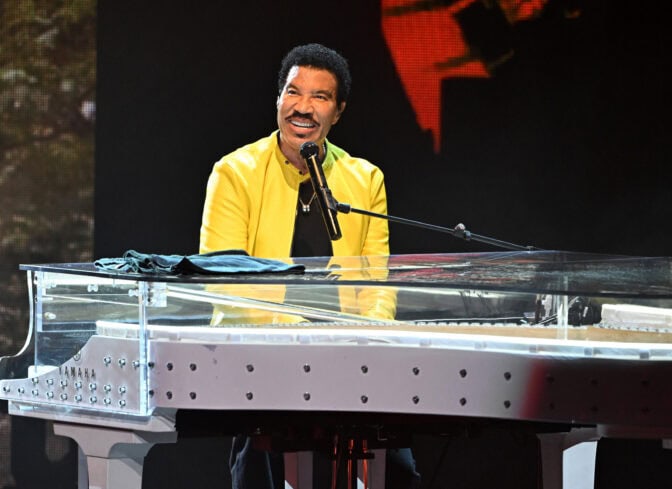 Lionel Richie vietiin sairaalaan suoraan keikalta