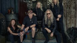 Saxonin uusi biisi on ”mahtava kertomus täynnä aidon heavy metalin henkeä ja voimaa”, lupaa Bill Byford – katso video